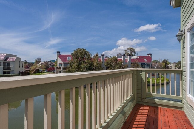 Building Photo - Waterfront Property with Stunning Views, L...