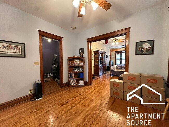Primary Photo - 5046 N Clark St