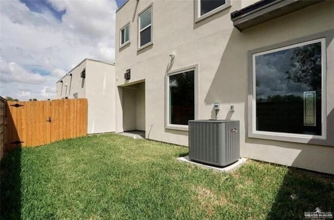 Building Photo - 18 Sunset Dr