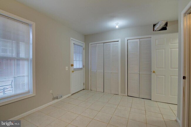 Building Photo - 4009 Timber Oak Trl