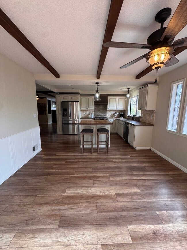 Building Photo - Luxury Lake of the Pines Living | Remodeled 4BD + Large Yard | Furnished or Unfurnished