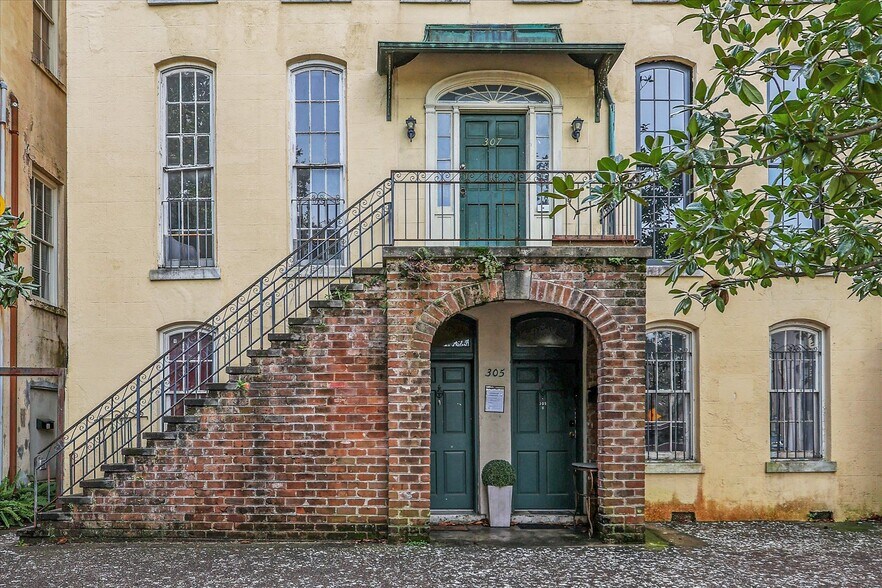 Building Photo - 305 E Liberty St