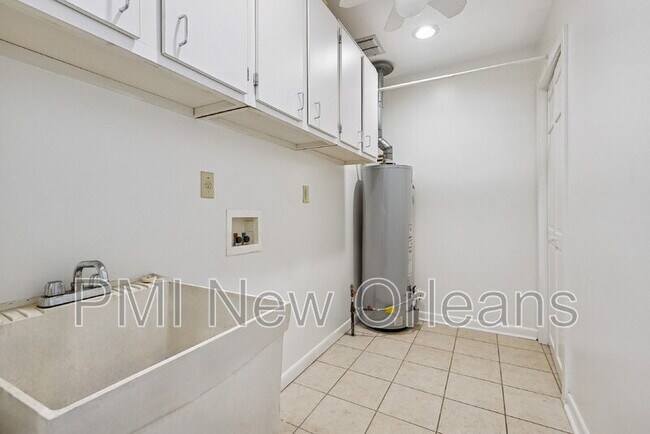 Building Photo - 12 Oaklawn Dr