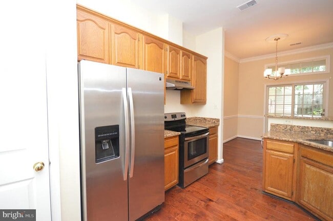 Building Photo - 112 W Park Dr