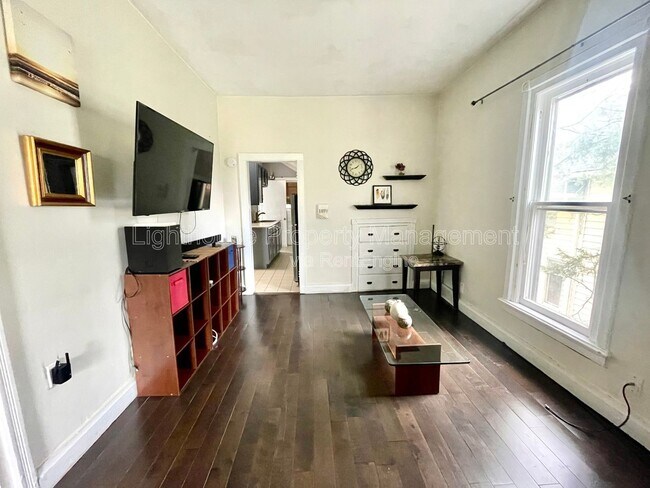 Building Photo - 213 W Vine St