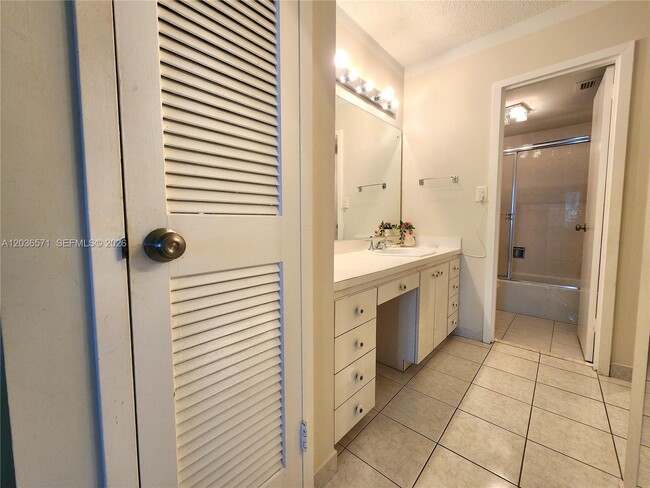Building Photo - 2030 S Ocean Dr