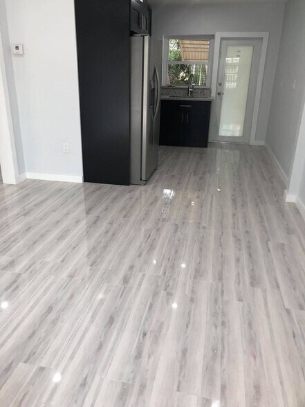 Building Photo - 634 SE 4th Pl