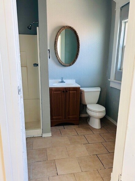 Primary Photo - 709 E Yandell Dr