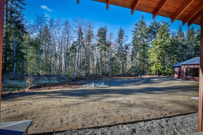 Building Photo - Private, Custom Home in Greenbank!
