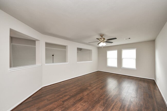Building Photo - 24523 Red Bluff Tr