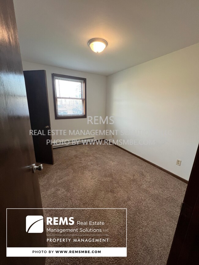 Building Photo - 155 W Adams St