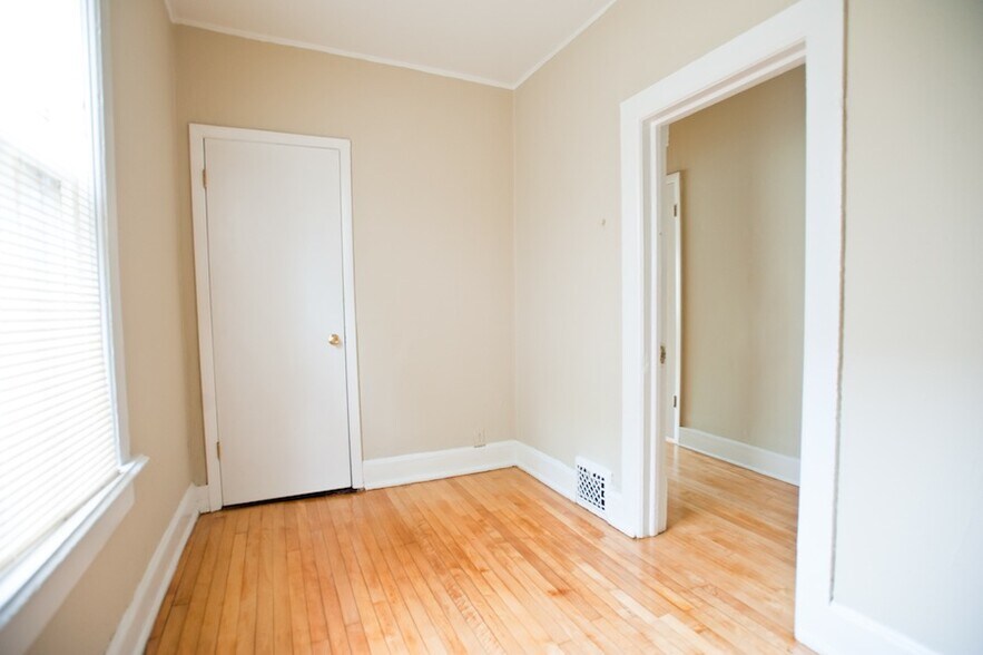 Building Photo - 3221 N Newhall St