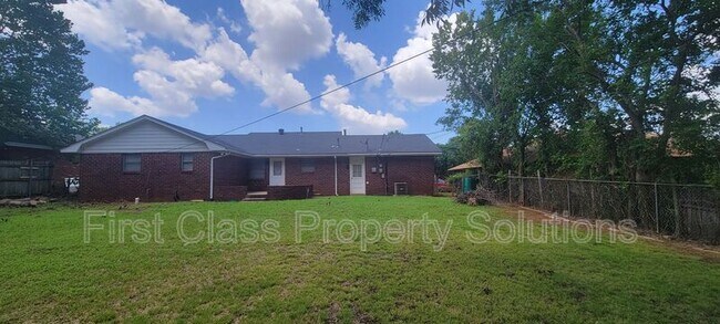 Building Photo - 6300 N Wildewood Dr