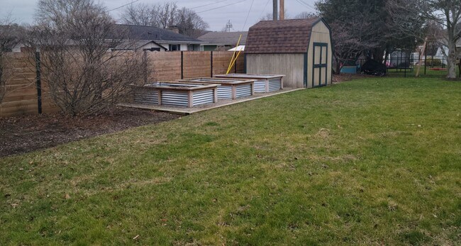 Building Photo - 3-Bedroom/2.5-Bath, Great Neighborhood