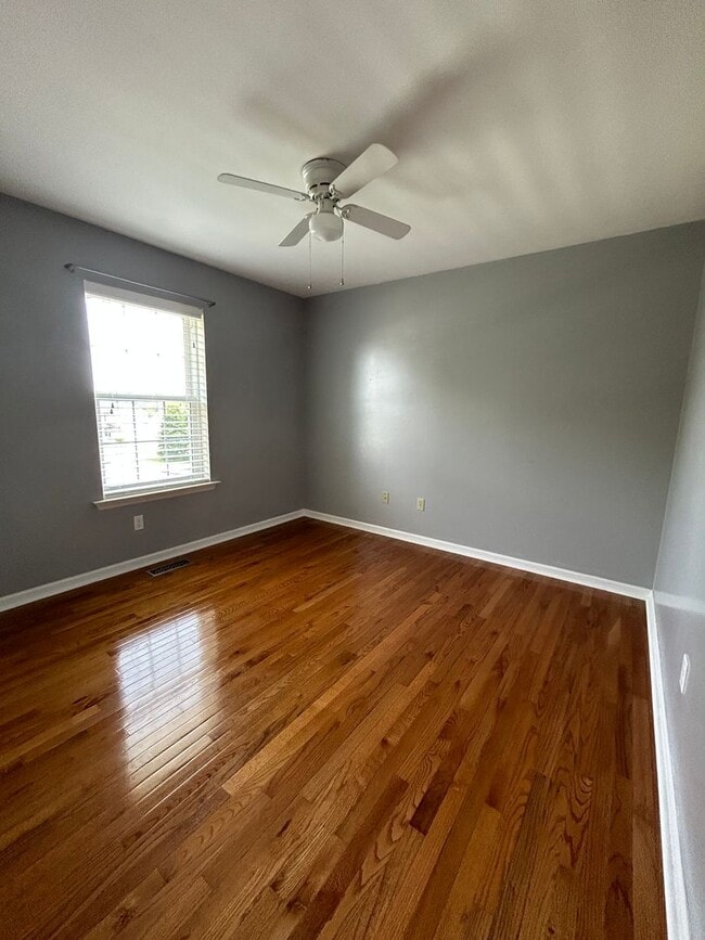 Building Photo - New Listing Alert! End unit Townhome in Pe...