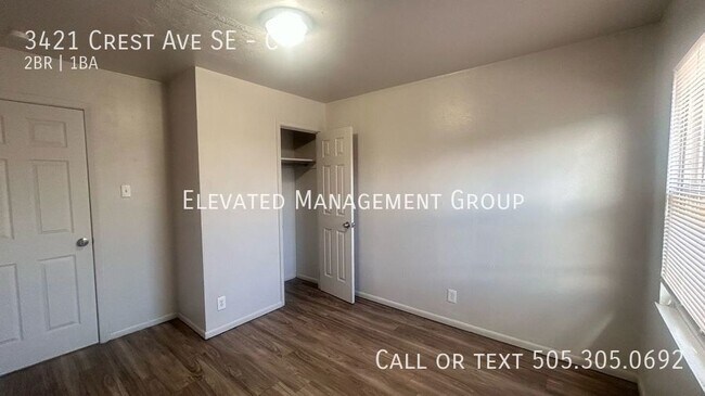 Building Photo - 2 bedroom, IMMEDIATE move in!