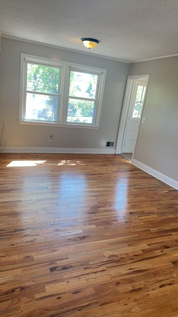 Building Photo - 3 bed 2 bath brick home on corner lot