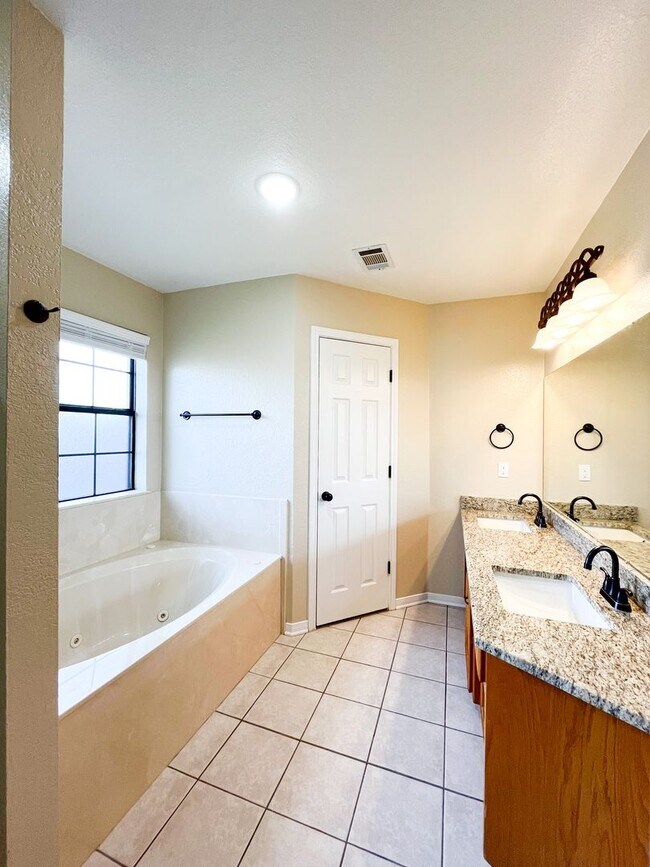 Building Photo - Available NOW!!!! You must see this is a Fabulous Home. 4 bedrooms, office, 2 bath, 2 car garage ...