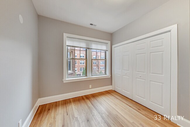 Building Photo - 948 Pleasant St