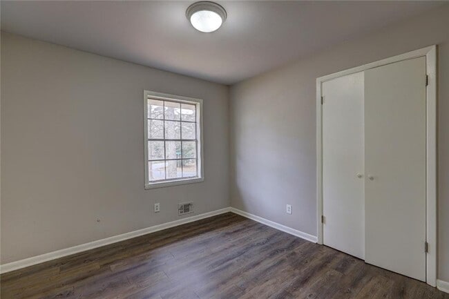 Building Photo - 70 Jonathan Rd