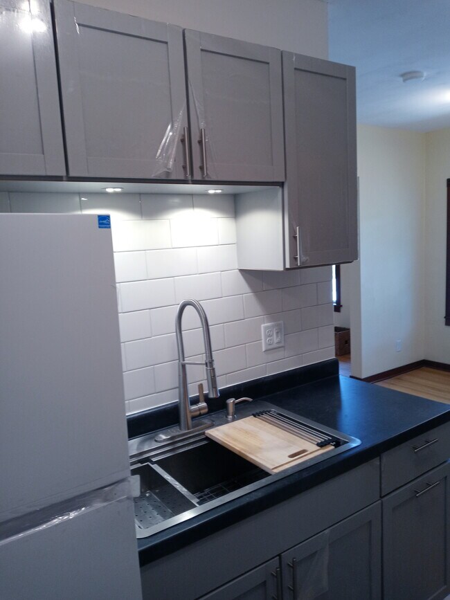 Building Photo - 2733 Girard Ave S