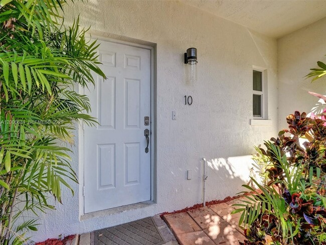 Building Photo - 835 NE 19th Ave