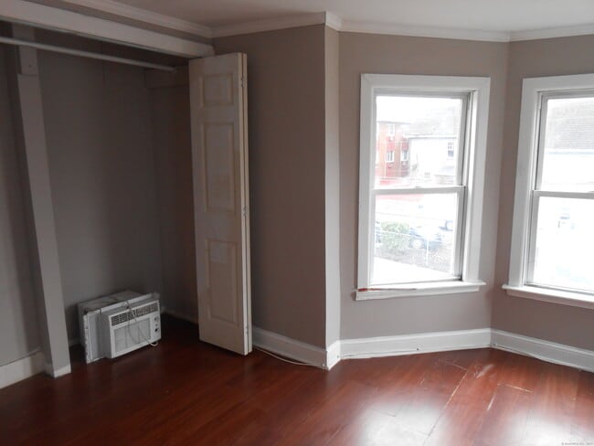 Building Photo - 114 Milne St