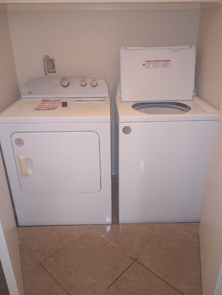 Building Photo - 915 Lexington Cir