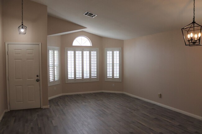 Building Photo - AVAILABLE NOW! SINGLE STORY HOME IN SOUGHT...