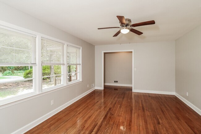 Building Photo - 1506 Cedar Terrace