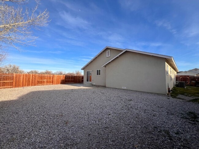 Building Photo - Charming 3 Bedroom, 2 bath, 2 car garage home in Fallon