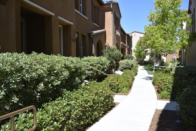 Building Photo - Spacious 3 BD, 3 BA Townhome in Airoso of Carmel Valley!