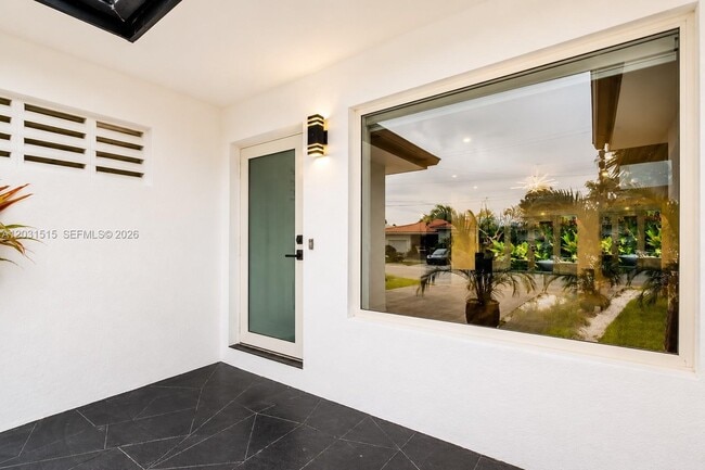 Building Photo - 8819 Dickens Ave
