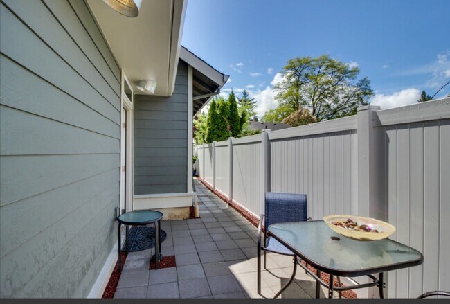 Building Photo - 6625 Amherst N St