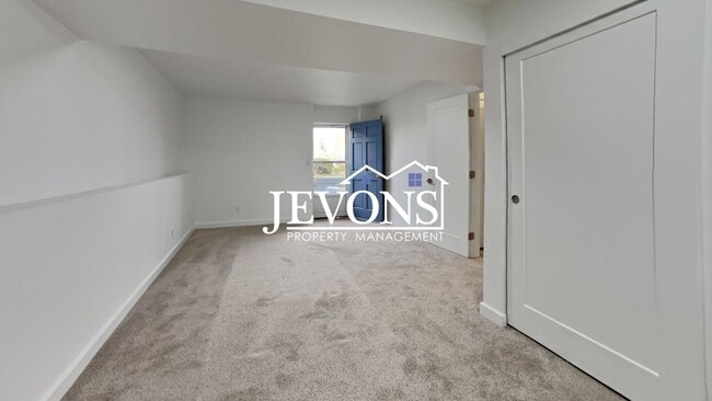 Building Photo - 6114 N 49th St
