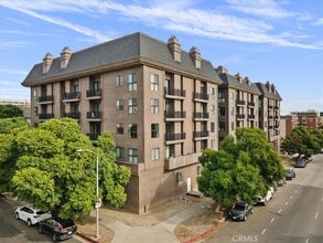Building Photo - 8811 Burton Way
