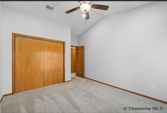 Building Photo - 3 BEDROOM, 2 BATHROOM TOWNHOME WITH 1 CAR ...