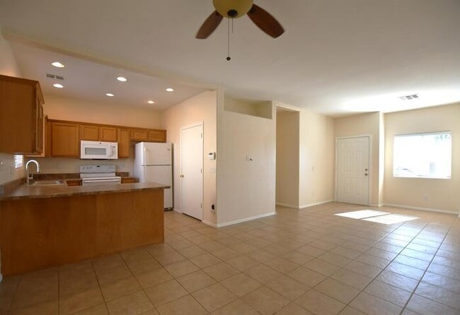 Building Photo - 2300 E Magma Rd