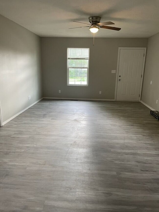 Primary Photo - 3 Bed 2 Bath House November