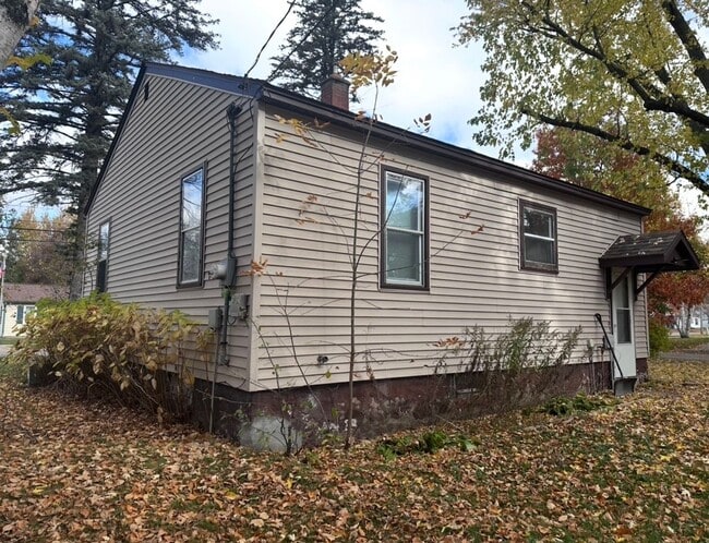 Building Photo - 801 Lake View Dr