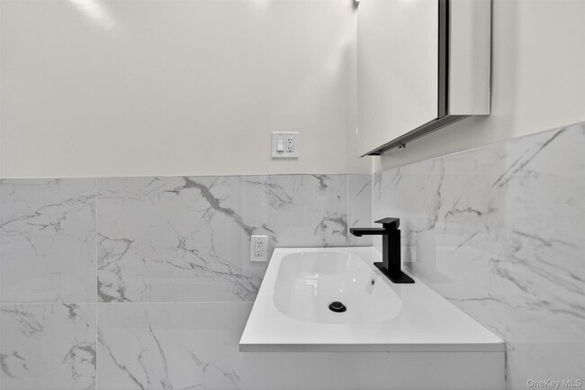 Building Photo - 303 Main St