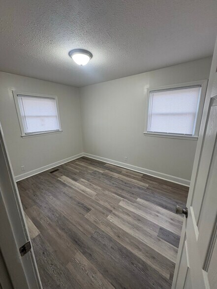 Building Photo - 609 W Holly St