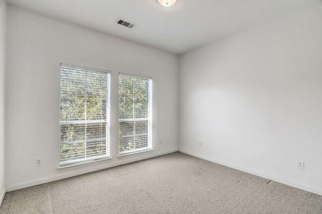 Building Photo - 3001 Murworth Dr