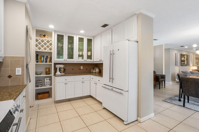 Building Photo - 10 Sailfish Ln