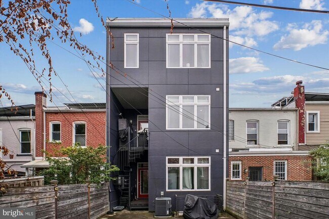 Building Photo - 455 Luray Pl NW