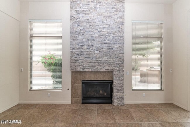 Building Photo - 11473 E Blanche Dr