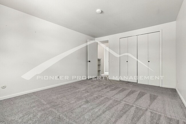 Building Photo - 2896 S Paris St
