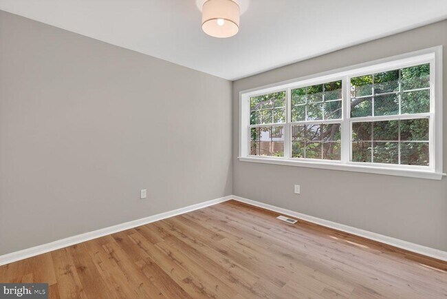 Building Photo - 1008 Rittenhouse St NW
