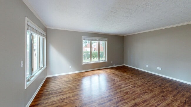 Building Photo - 2140 Fort Harrods Dr