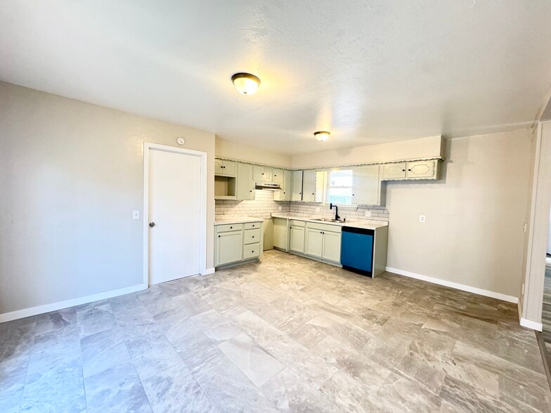 Building Photo - 1321 Beechwood Dr